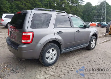 2009 Ford Escape Xlt z USA, uszkodzony, nr VIN 1FMCU03789KA33979